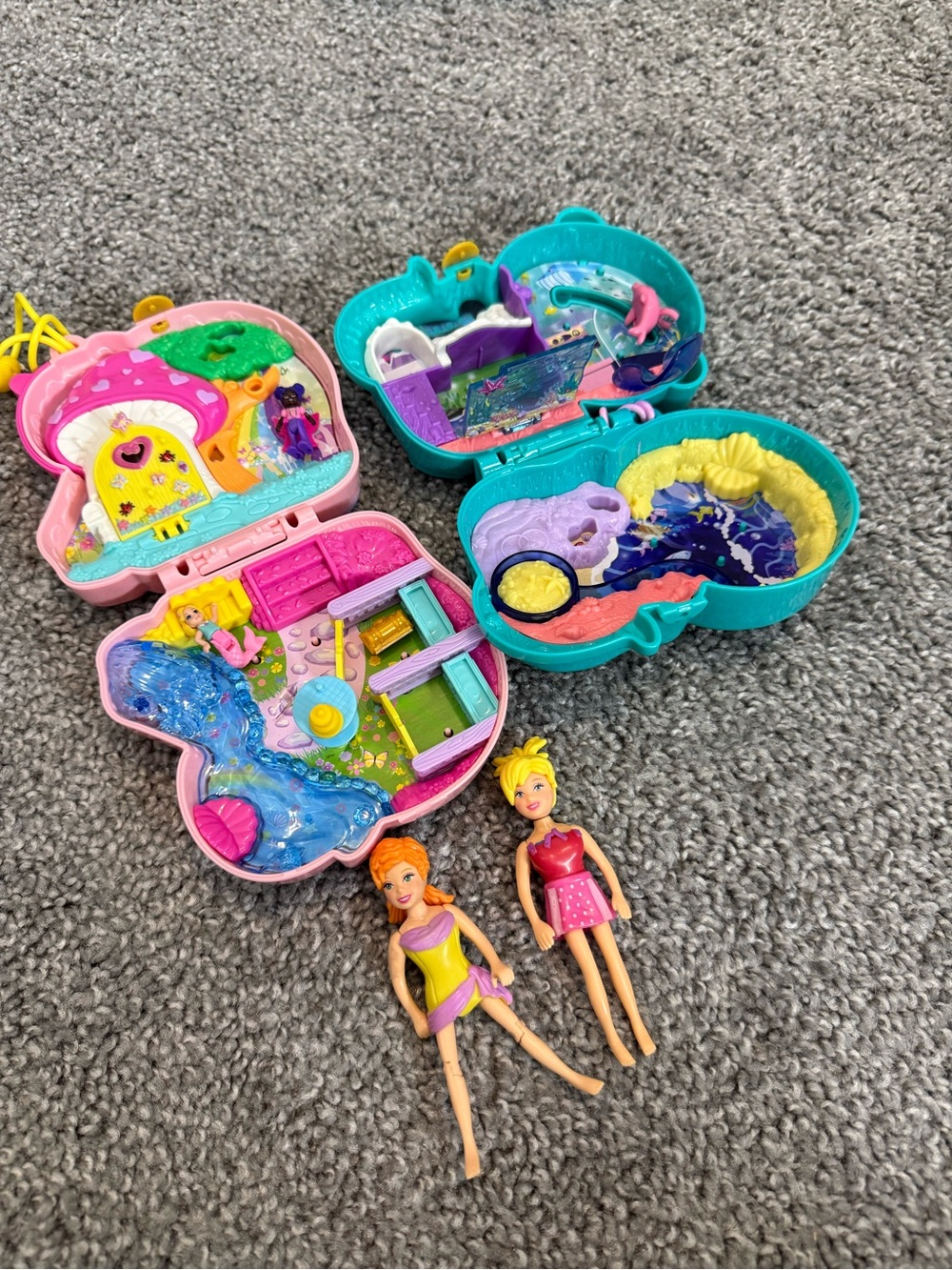 Polly Pocket Otter Aquarium Compact Set & Unicorn Forest Compact Set & 2 Polly’s - Picture 7 of 14